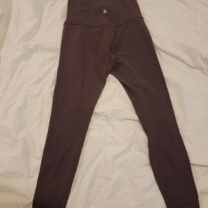 Lululemon aligns leggings